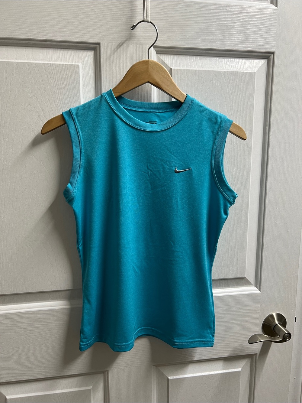 Nike fit dry shirt Women's Turquoise Athletic Muscle Tank sleeves small S 536